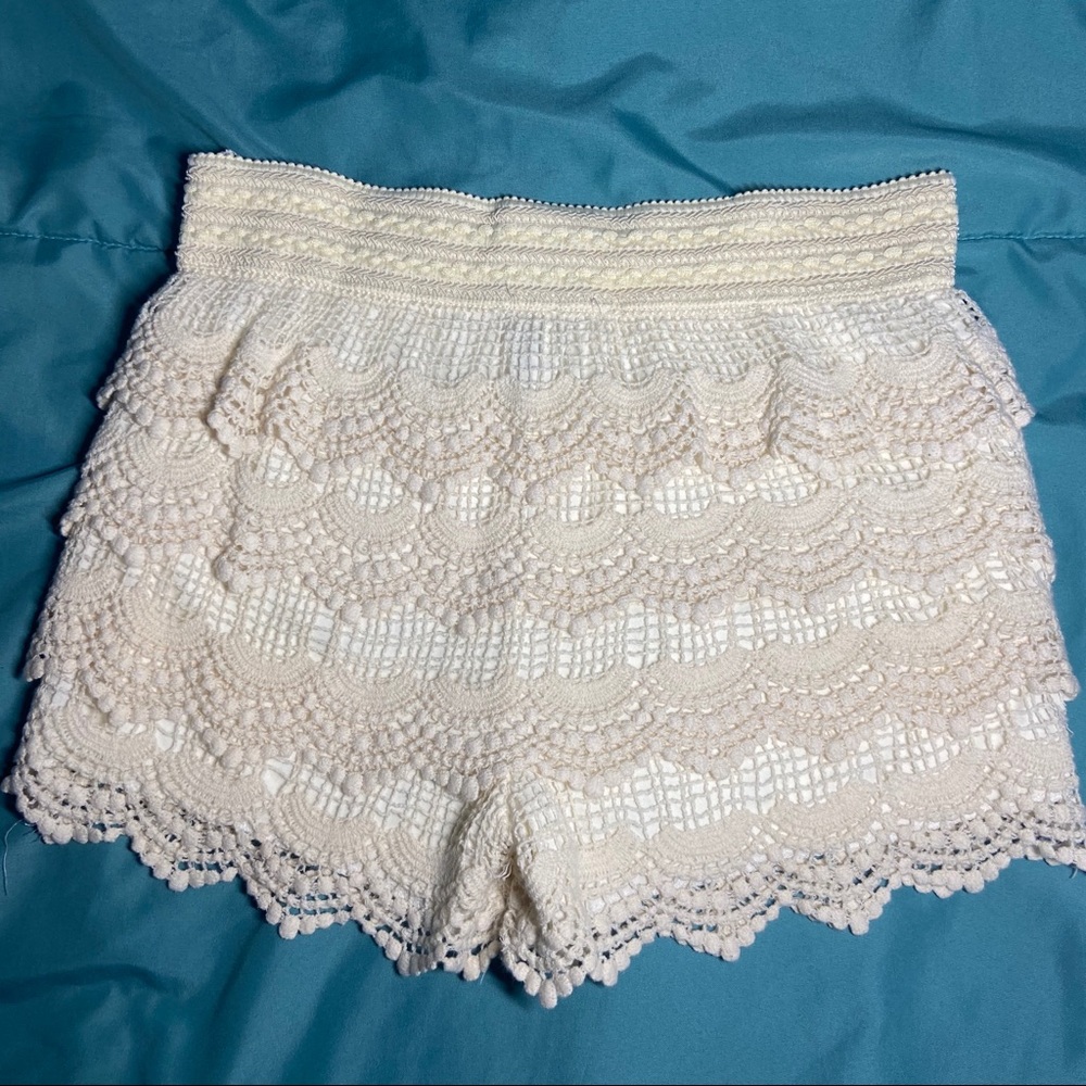 Lace Short (Ruffled) - Picture 2 of 3